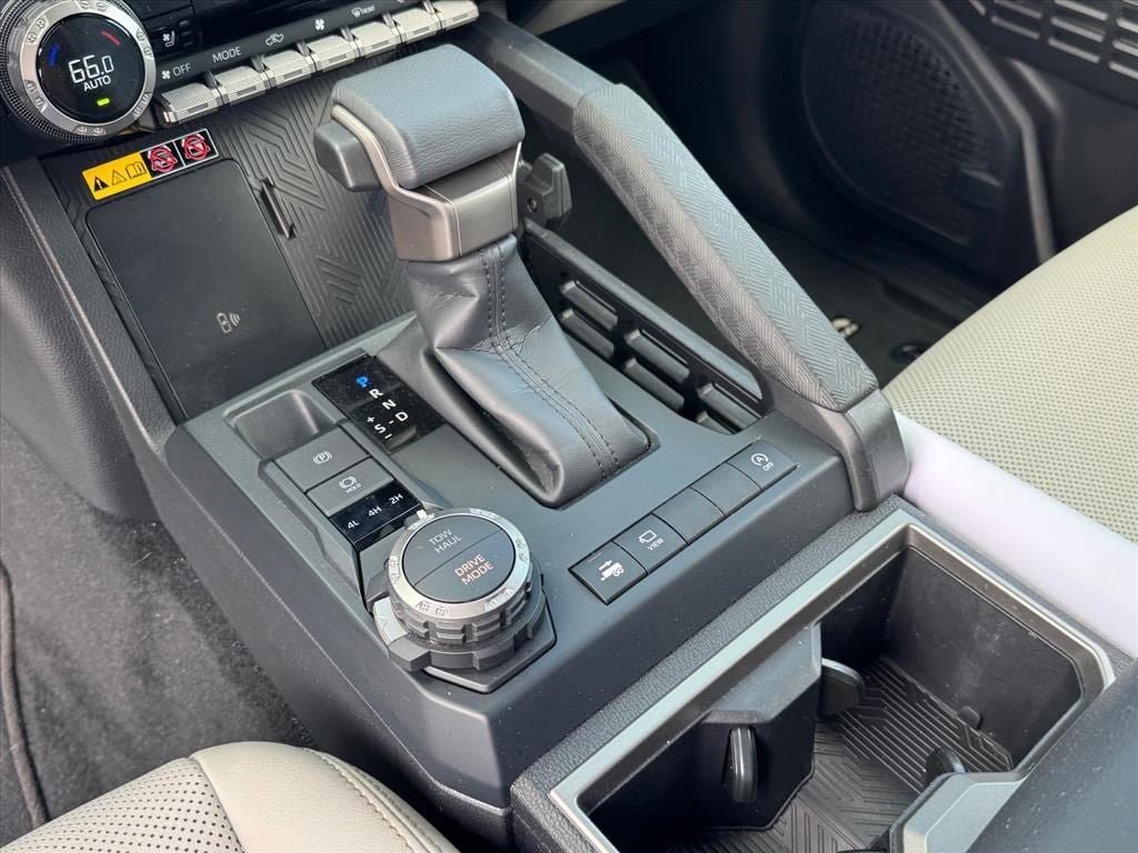 Used 2024 Toyota Tacoma Limited w/ Limited Package (LT) AWD/4WD image 22