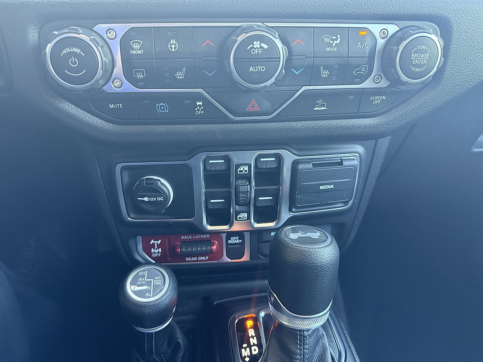 Used 2025 Jeep Wrangler Willys image 11