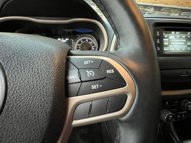 Used 2017 Jeep Cherokee Latitude w/ Cold Weather Group AWD/4WD image 19
