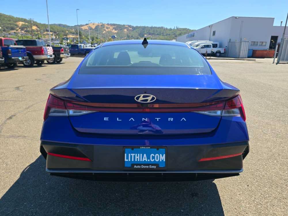 Used 2024 Hyundai Elantra SEL w/ Convenience Package FWD image 4