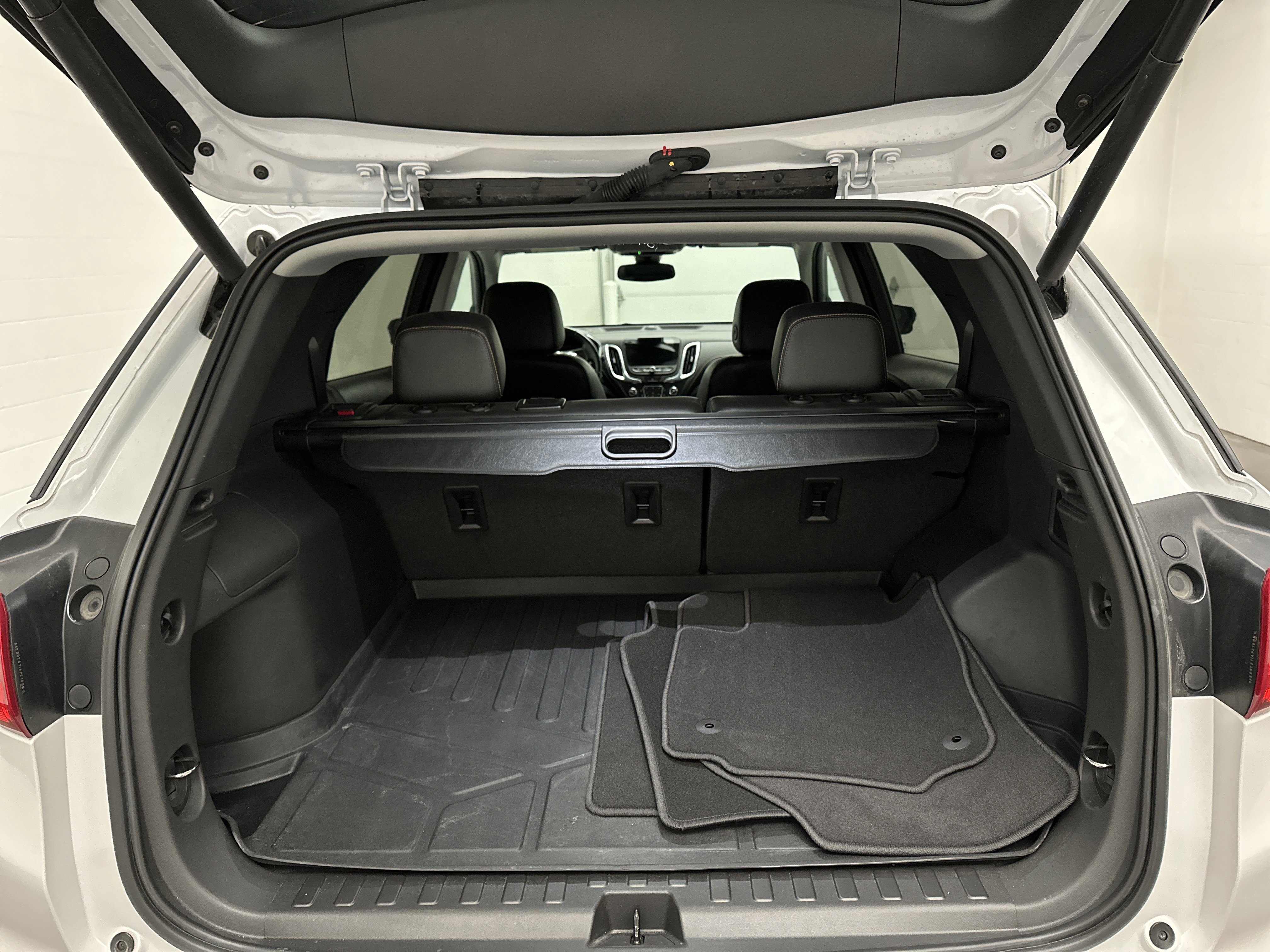 Used 2021 Chevrolet Equinox Premier FWD image 8