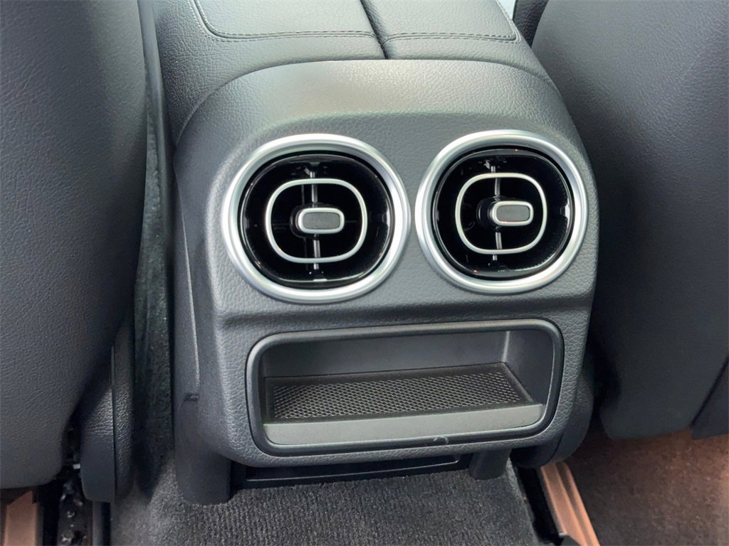 Used 2025 Mercedes-Benz C 300 Sedan image 42