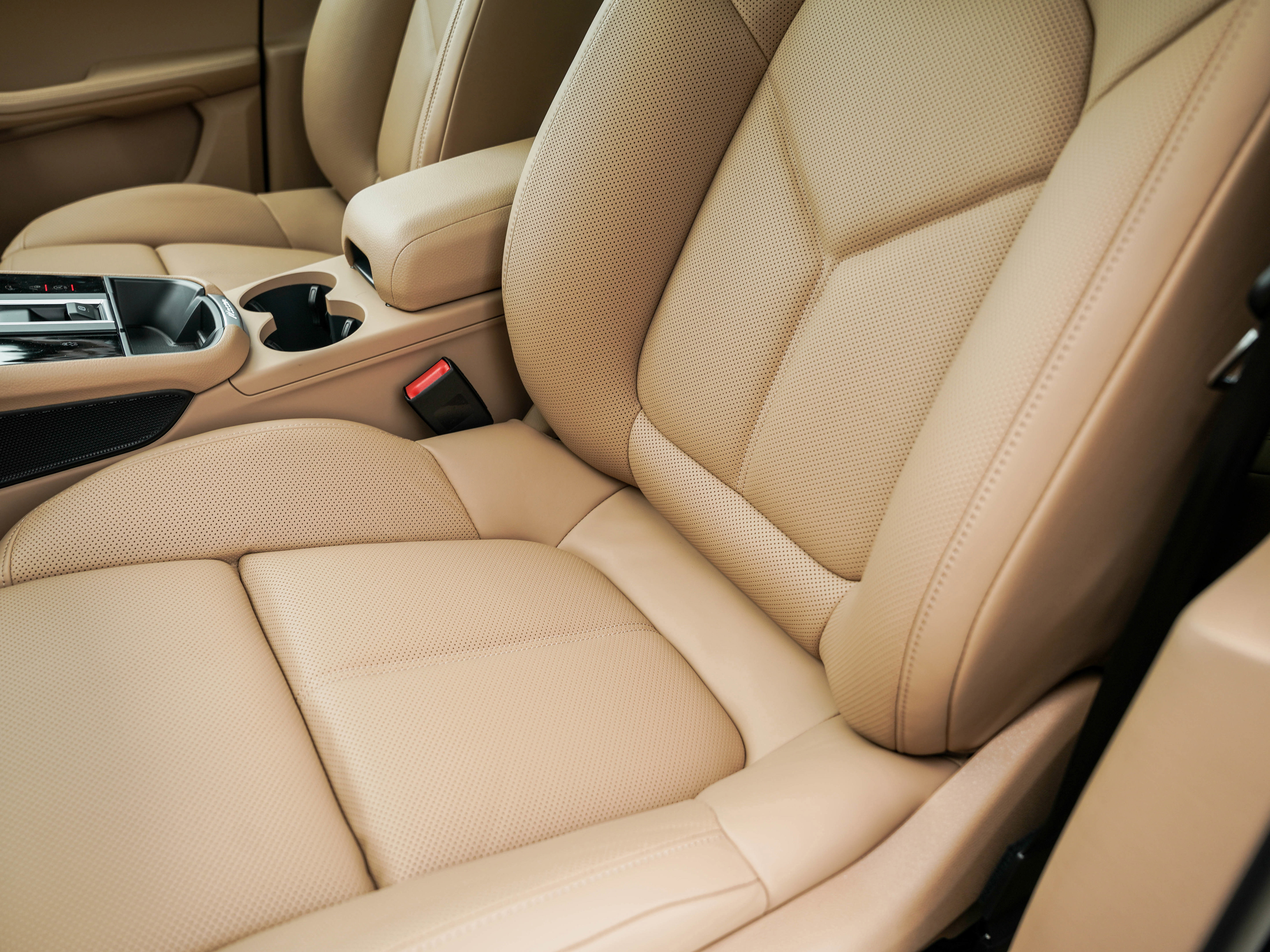 Certified 2025 Porsche Macan image 23