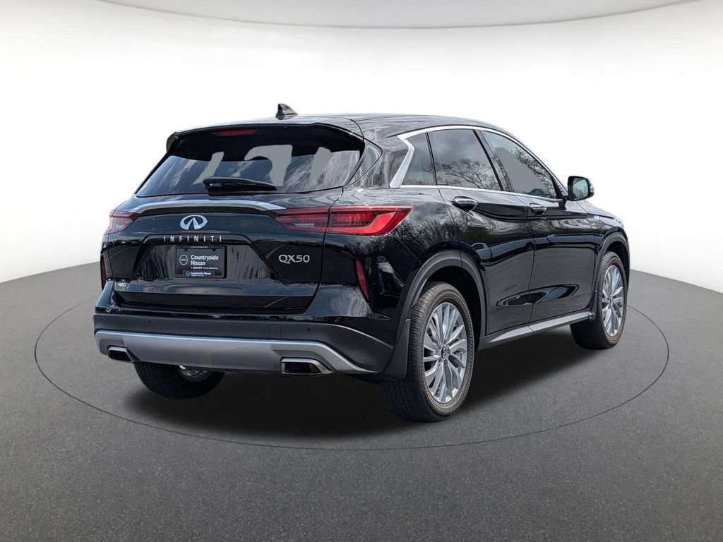 Used 2025 INFINITI QX50 Pure image 5