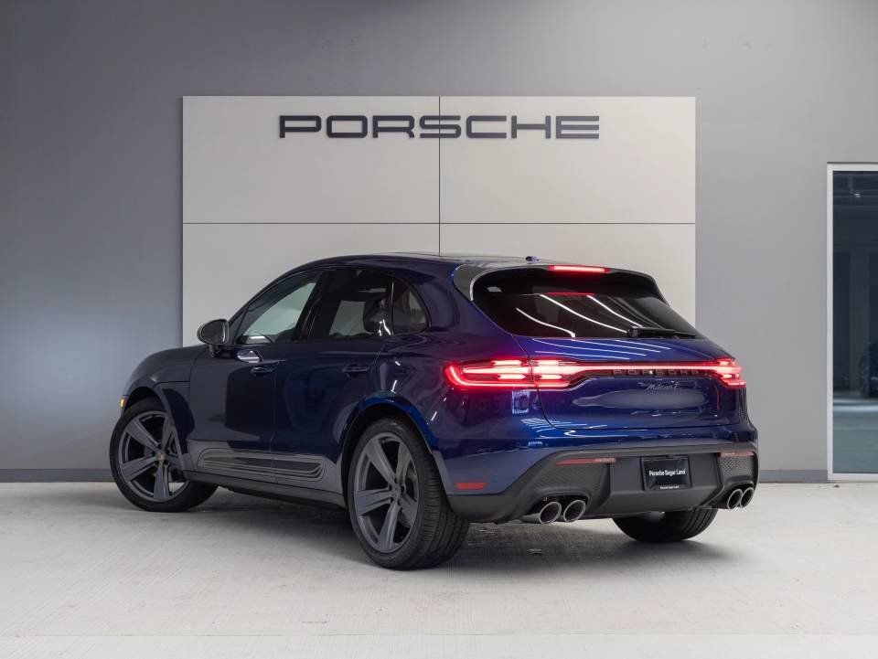 Certified 2025 Porsche Macan Turbo image 3