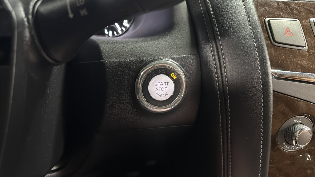 Used 2016 INFINITI QX80 4WD w/ Signature Edition Package image 26