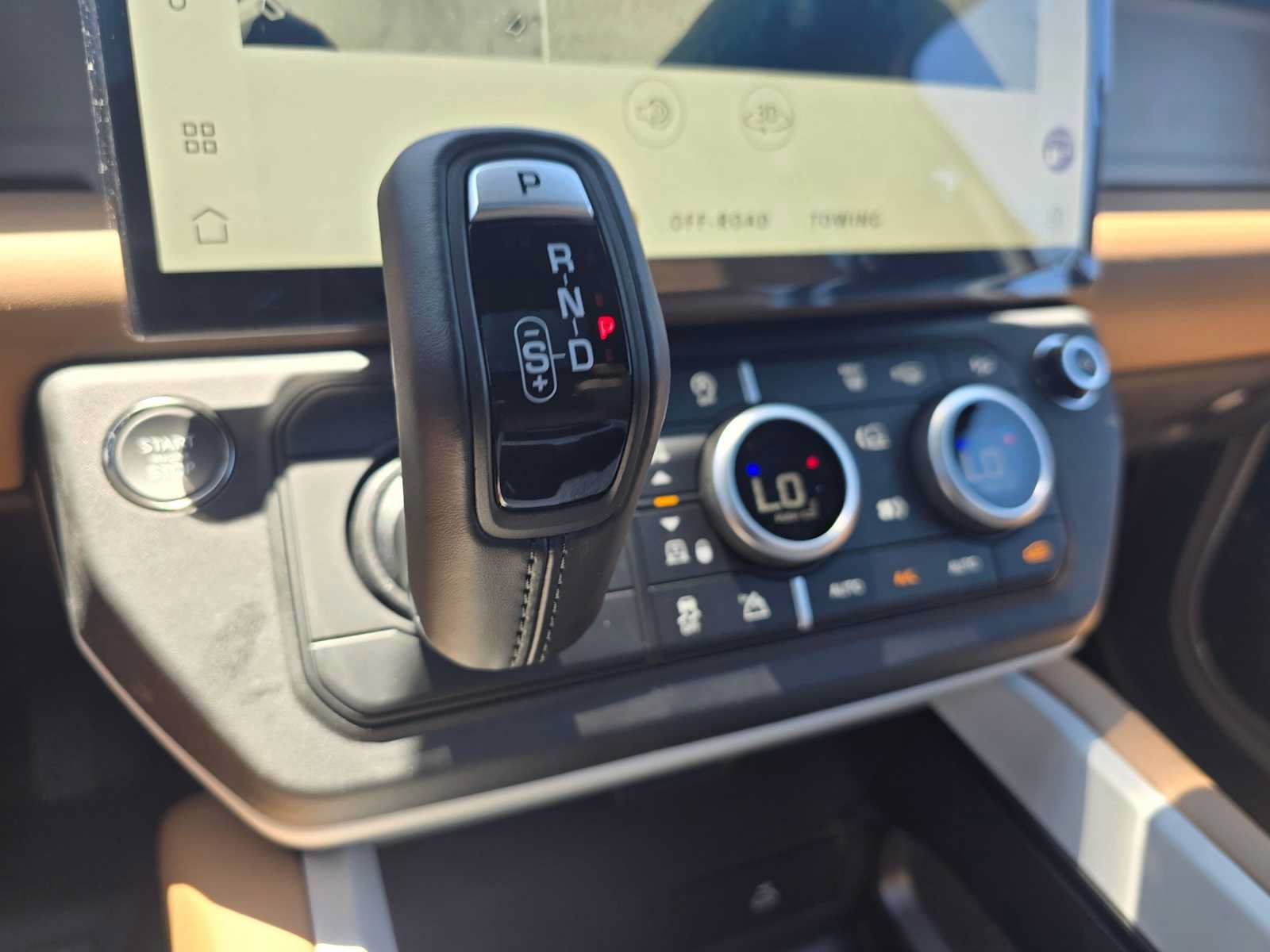New 2026 Land Rover Defender 110 X-Dynamic SE AWD/4WD image 29