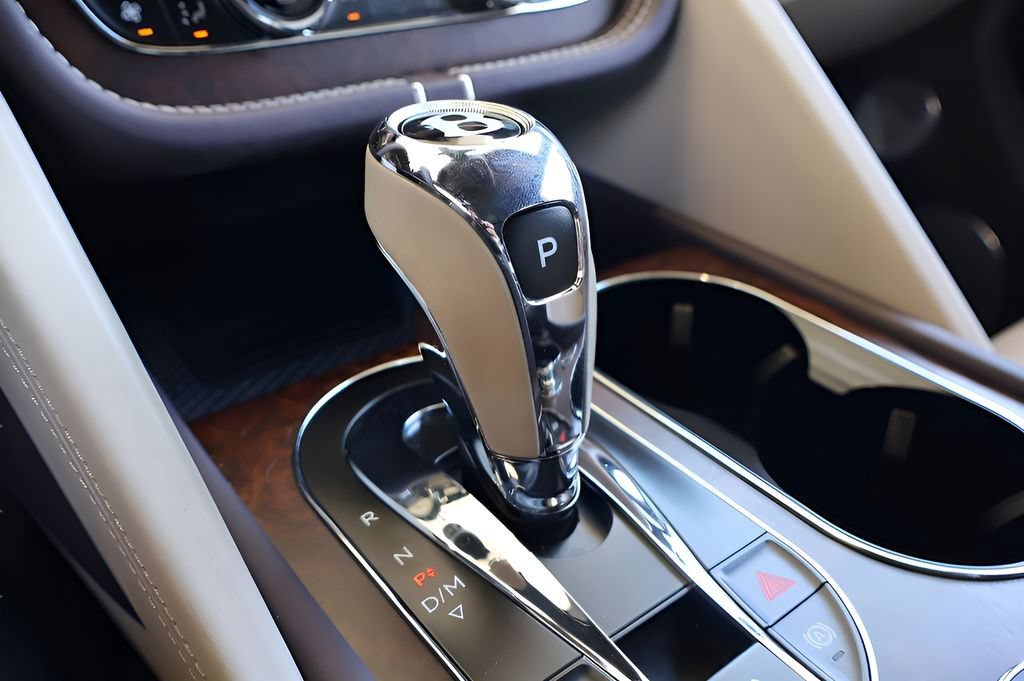 Used 2023 Bentley Bentayga Extended Wheelbase AWD/4WD image 31
