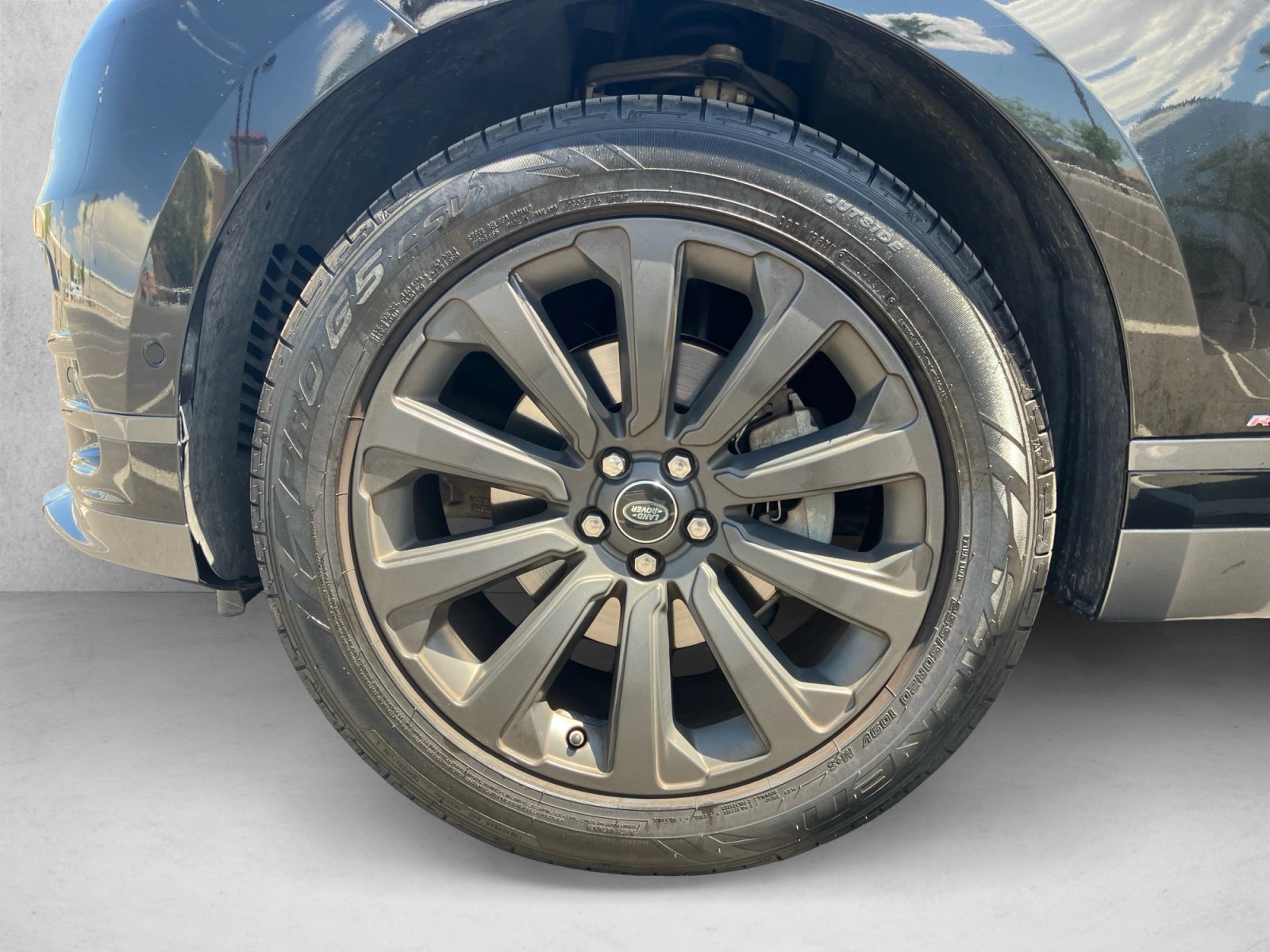 Used 2018 Land Rover Range Rover Velar R-Dynamic SE AWD/4WD image 9