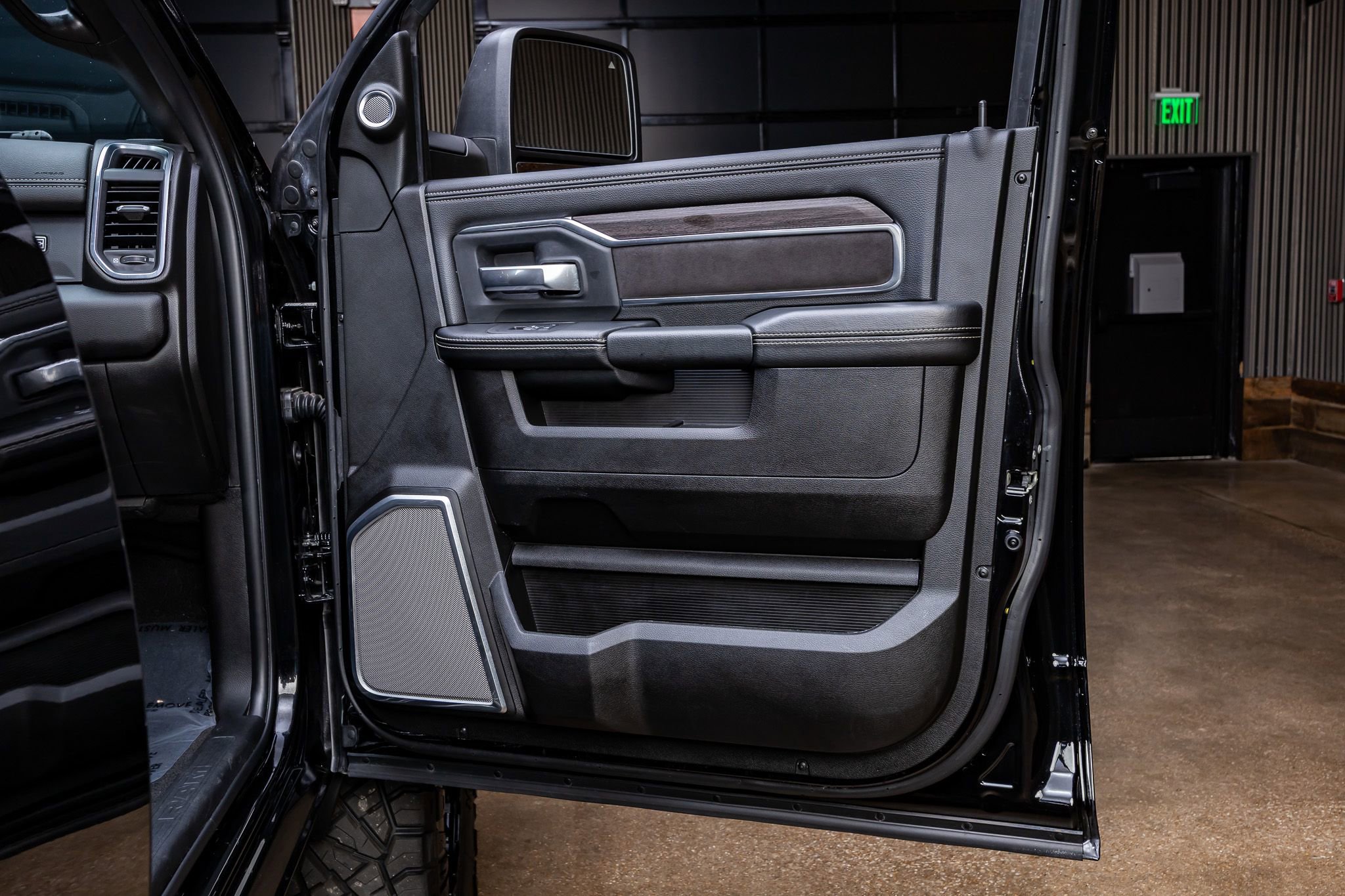 Used 2025 RAM 2500 Laramie image 37