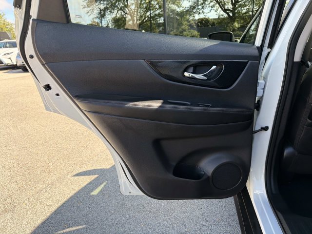 Used 2019 Nissan Rogue SL w/ Premium Package AWD/4WD image 11