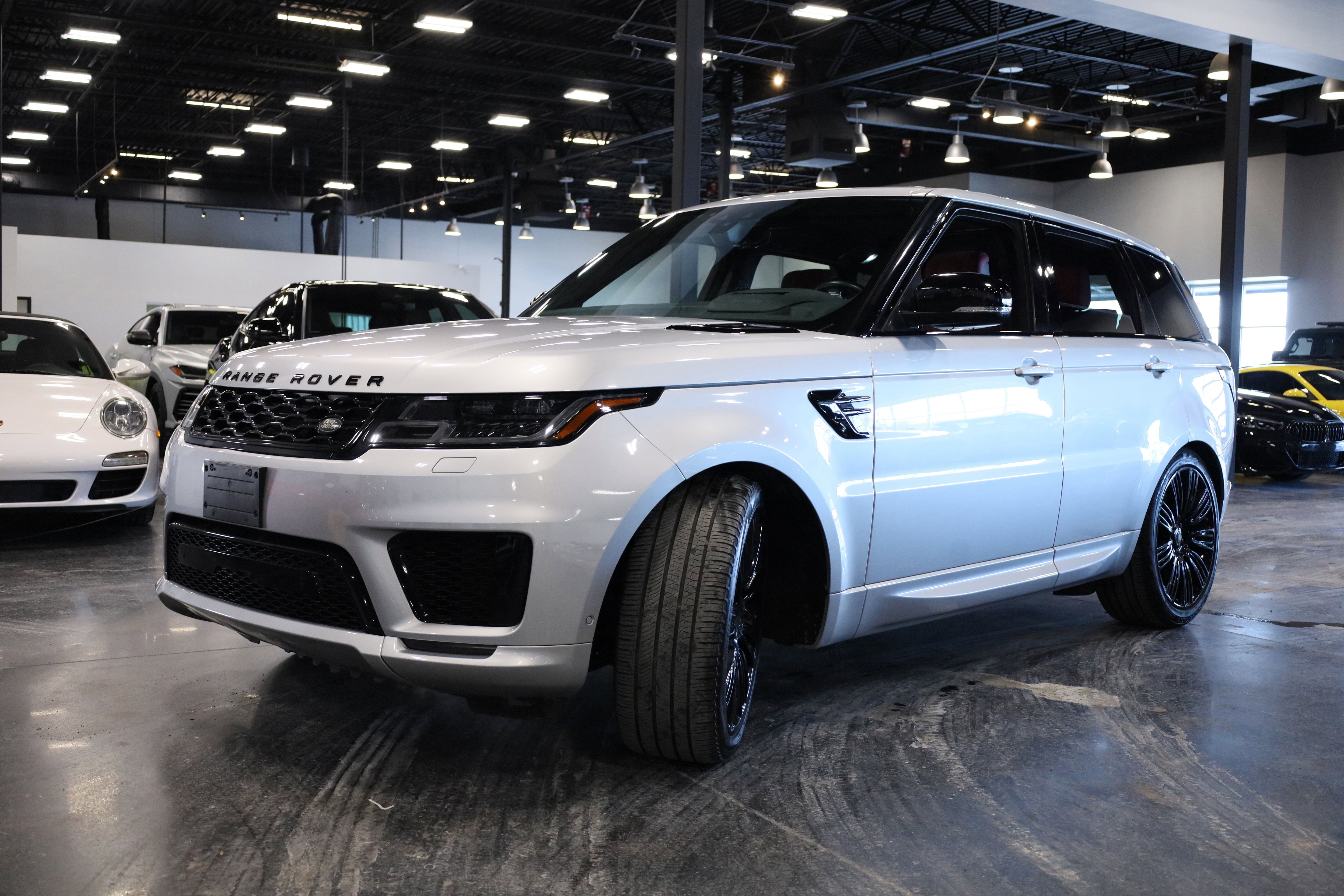 Used 2020 Land Rover Range Rover Sport HSE Dynamic image 3