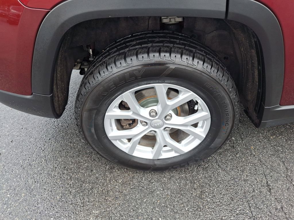 Used 2023 Jeep Grand Cherokee Limited image 32