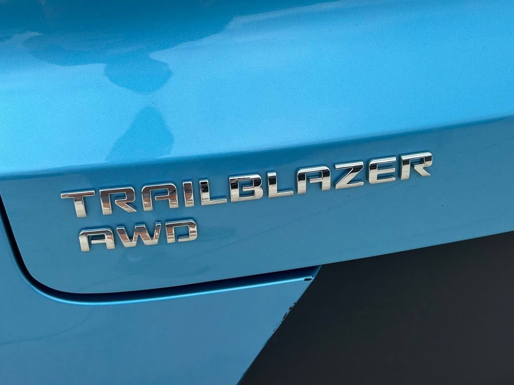 Used 2025 Chevrolet TrailBlazer LT AWD/4WD image 12