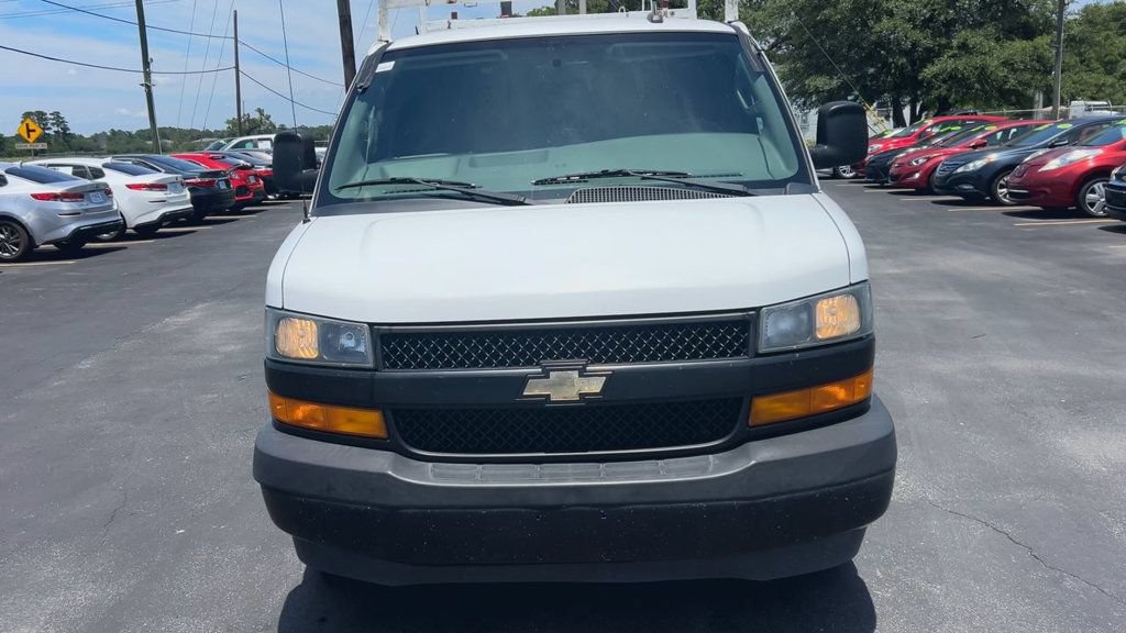 Used 2018 Chevrolet Express 2500 w/ Driver Convenience Package RWD image 3
