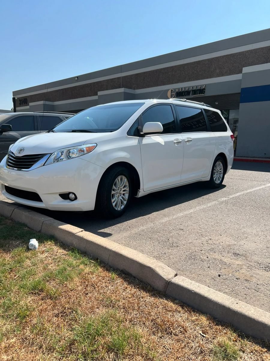 Used 2014 Toyota Sienna XLE FWD image 1