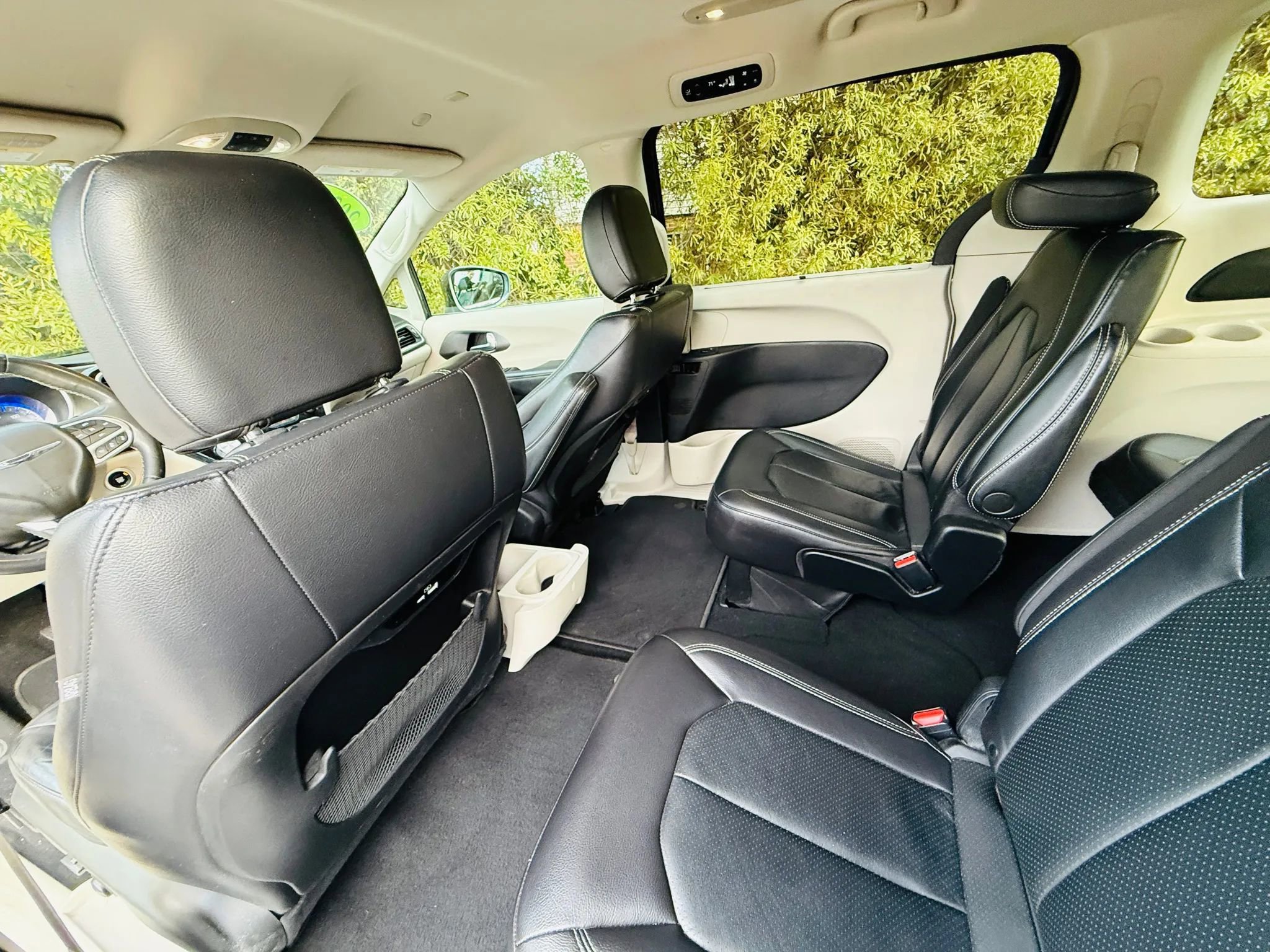 Used 2022 Chrysler Pacifica Touring-L FWD image 5