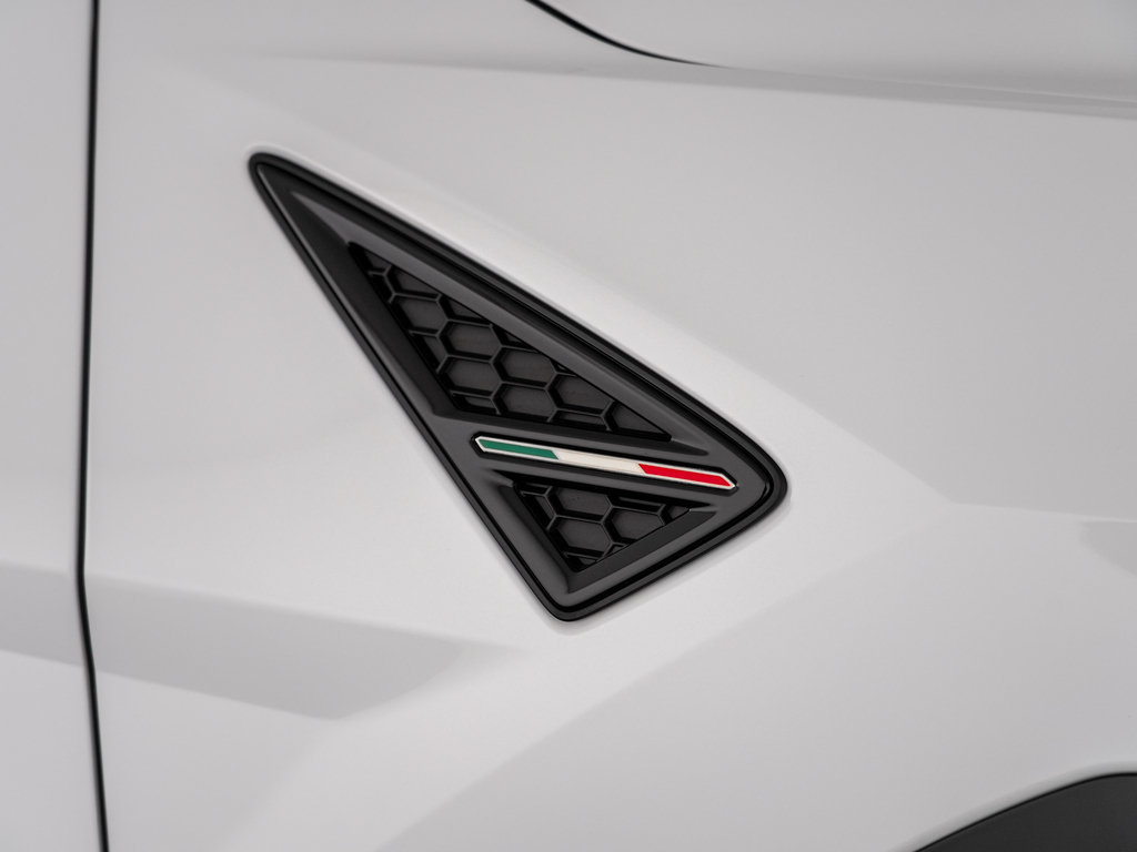 Used 2025 Lamborghini Urus SE AWD/4WD image 49