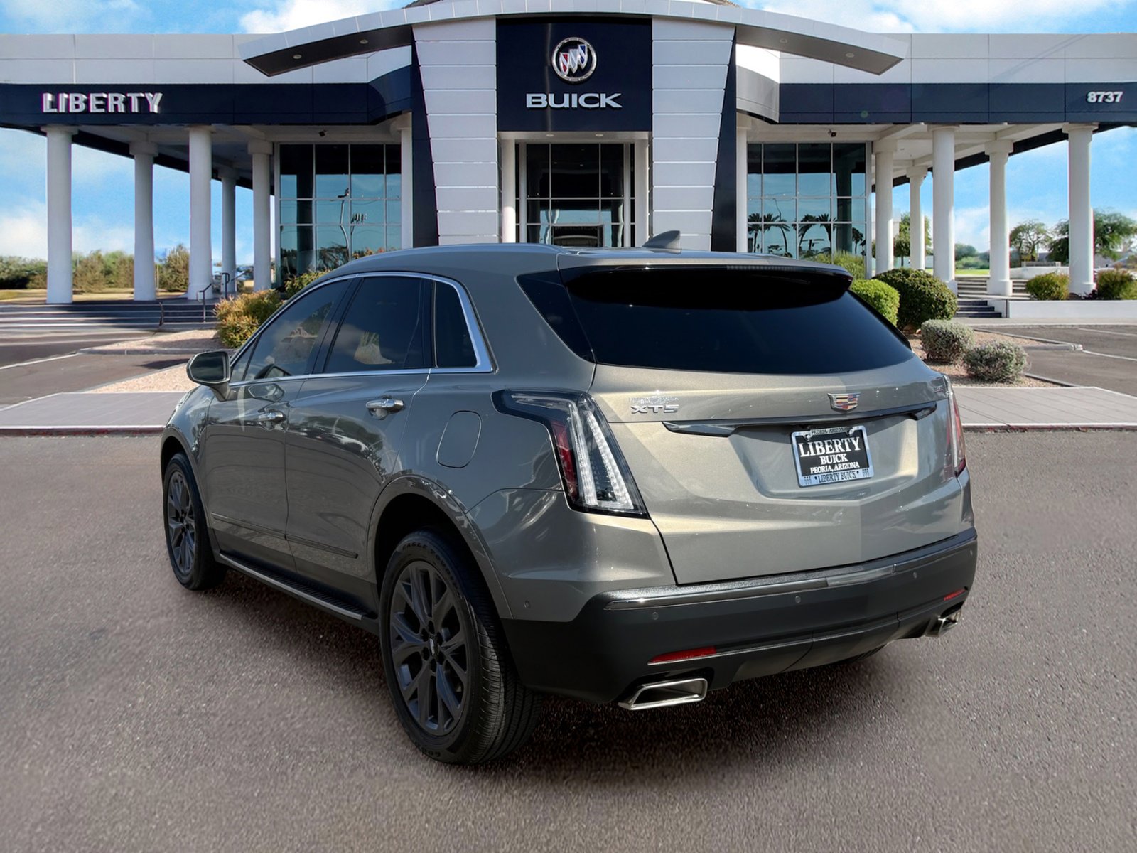 Used 2018 Cadillac XT5 Premium Luxury w/ LPO, Black Ice Package FWD image 6