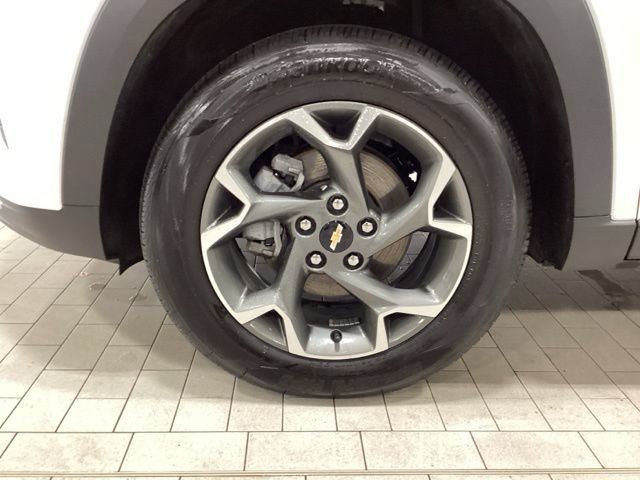 Used 2025 Chevrolet Trax LT FWD image 19
