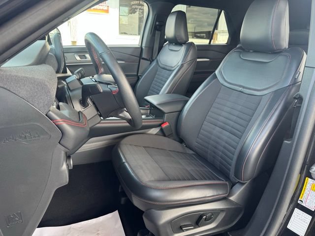 Used 2025 Ford Explorer ST-Line w/ ST-Line Street Pack AWD/4WD image 21