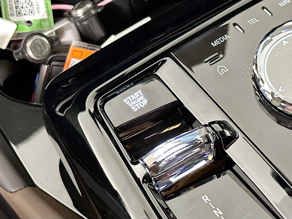 New 2026 BMW 550e xDrive w/ Executive Package image 19