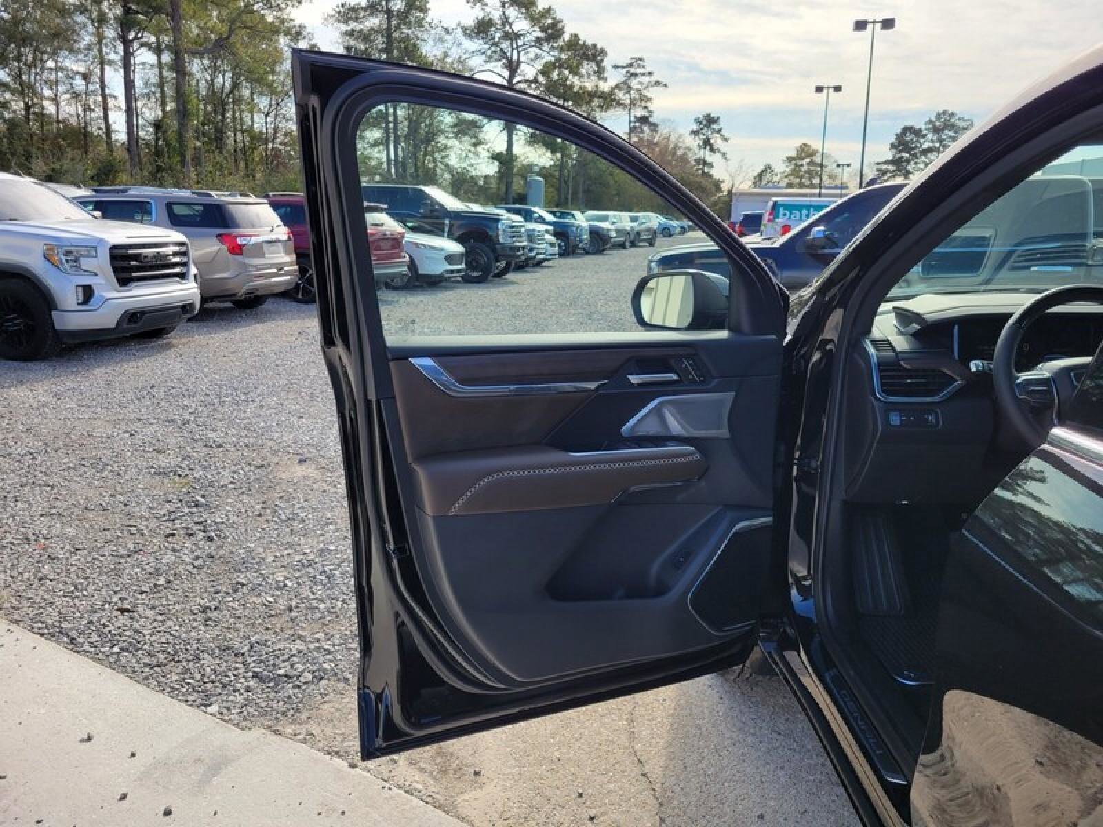 New 2026 GMC Acadia Denali Ultimate w/ LPO, Floor Liner Package image 14