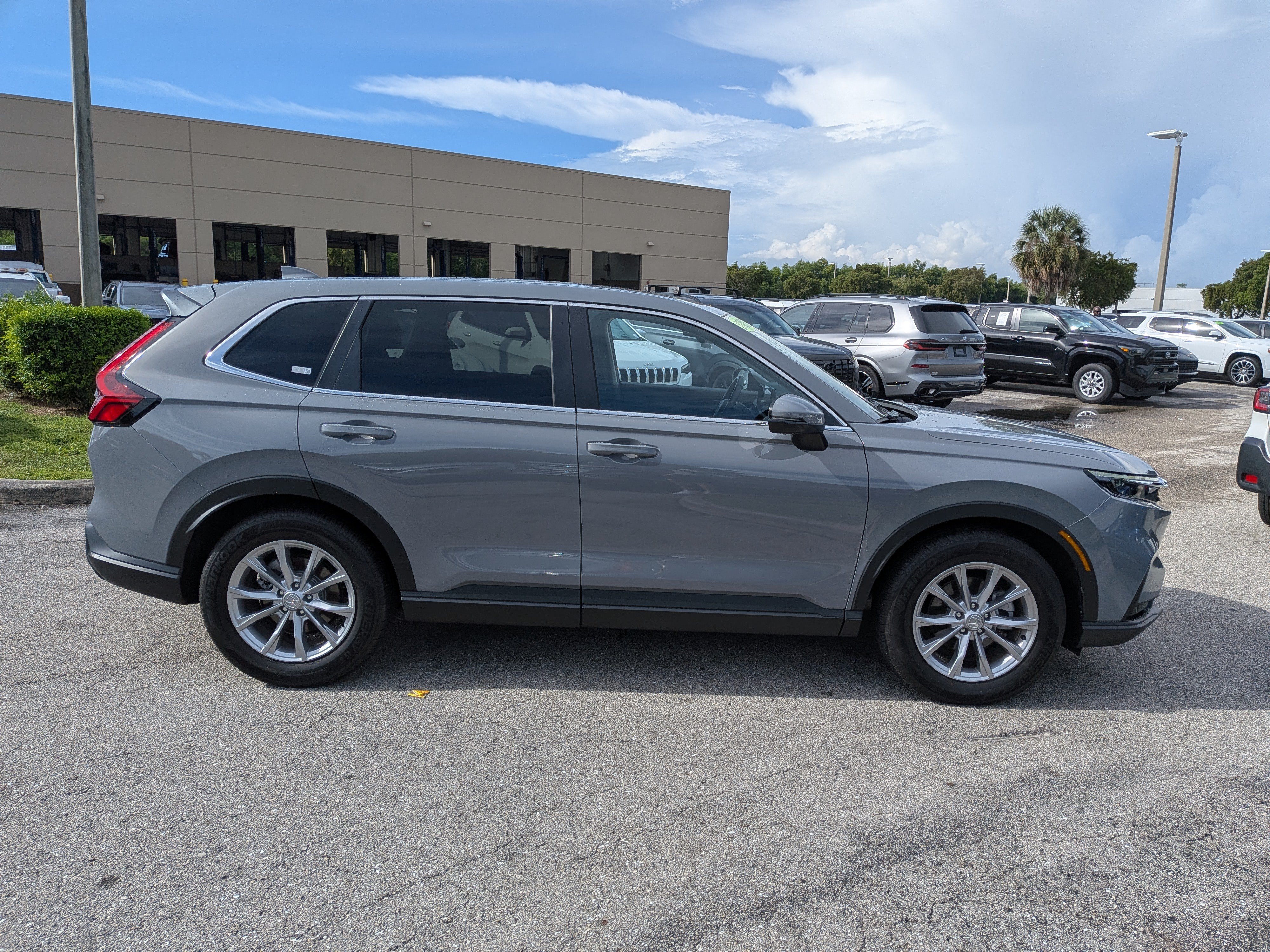 Used 2025 Honda CR-V EX-L image 3