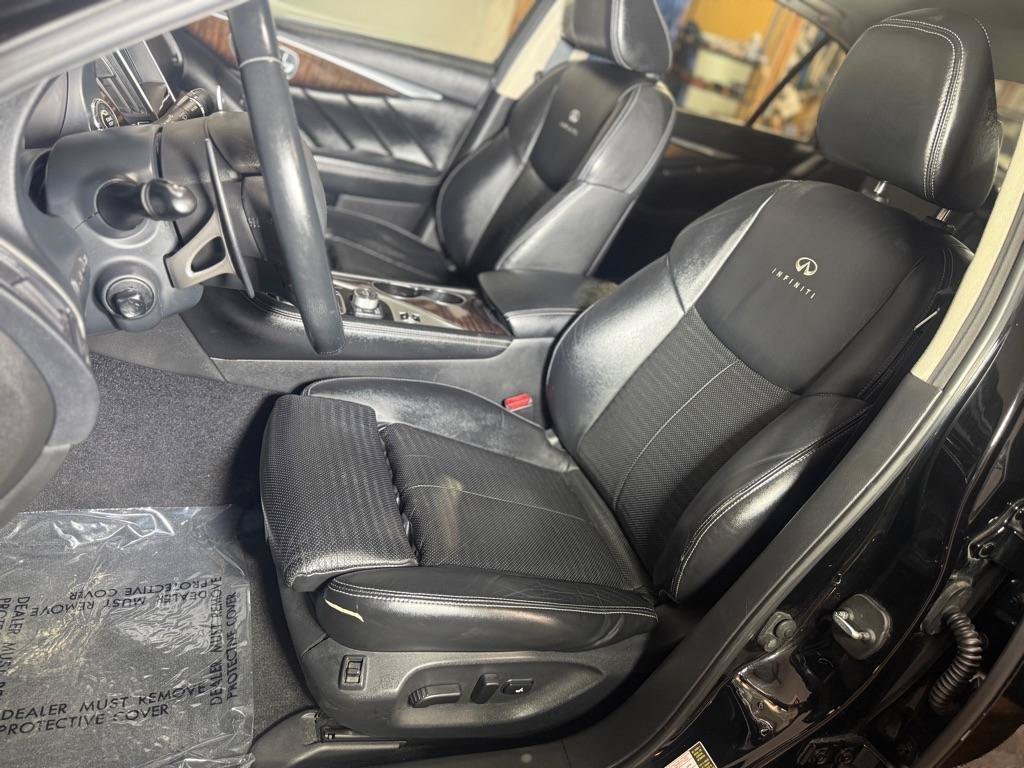 Used 2014 INFINITI Q50 Hybrid w/ Deluxe Technology Package RWD image 30