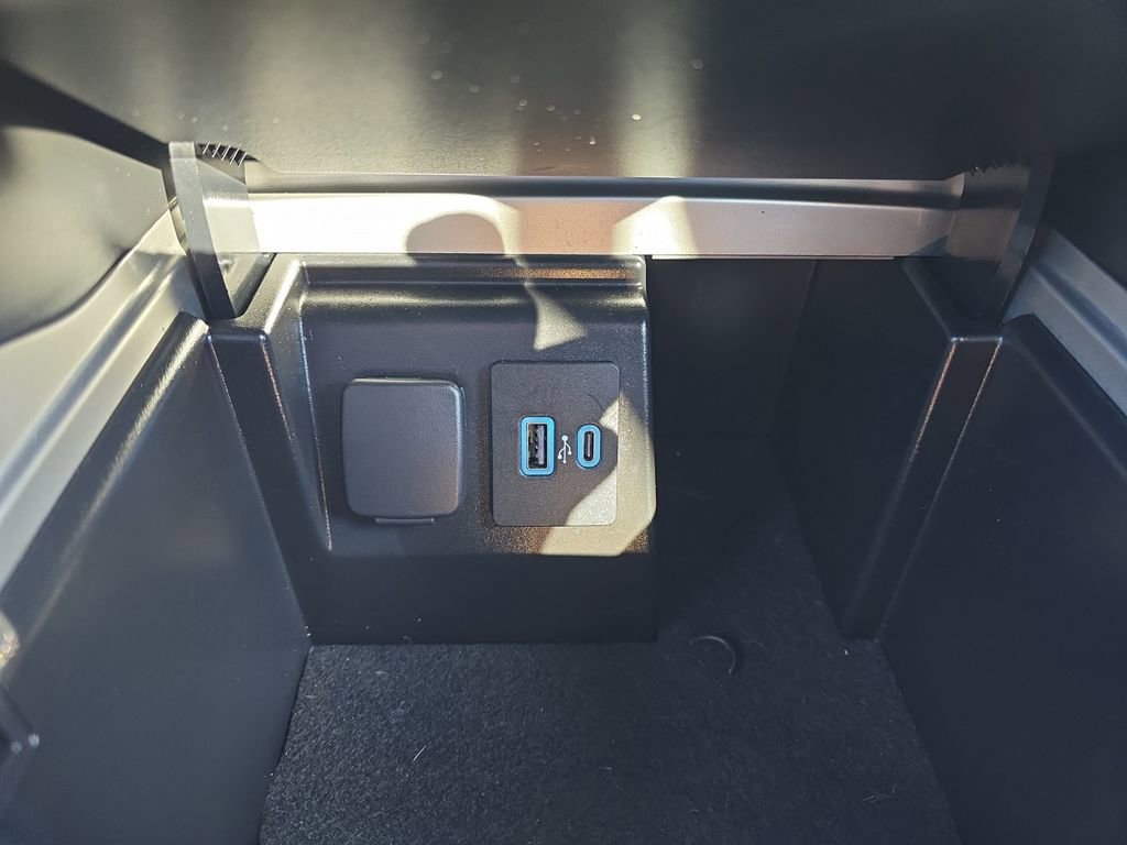 Used 2023 Ford Explorer Limited w/ Equipment Group 301A image 23