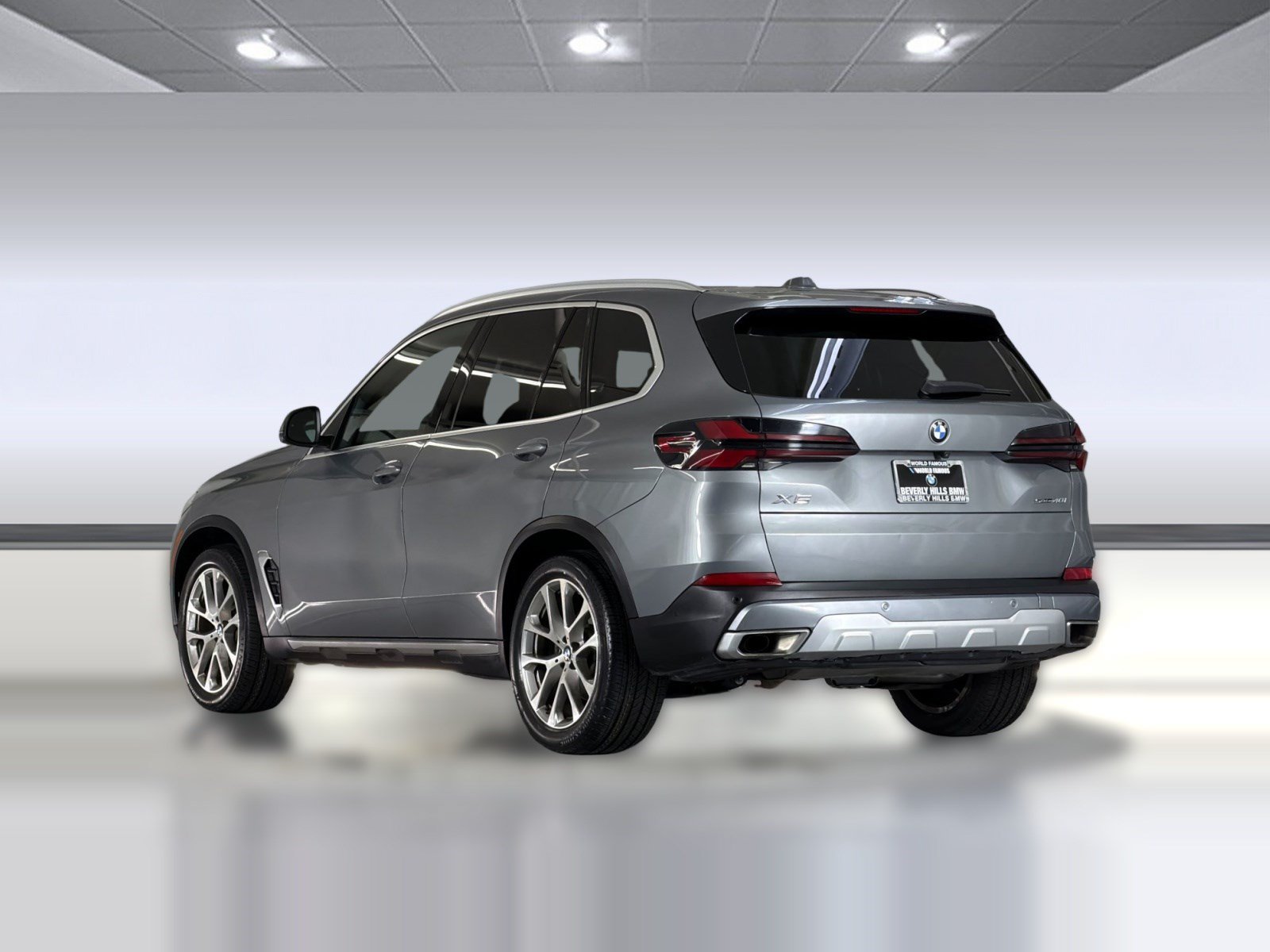 Used 2024 BMW X5 sDrive40i w/ Parking Assistance Package RWD image 3