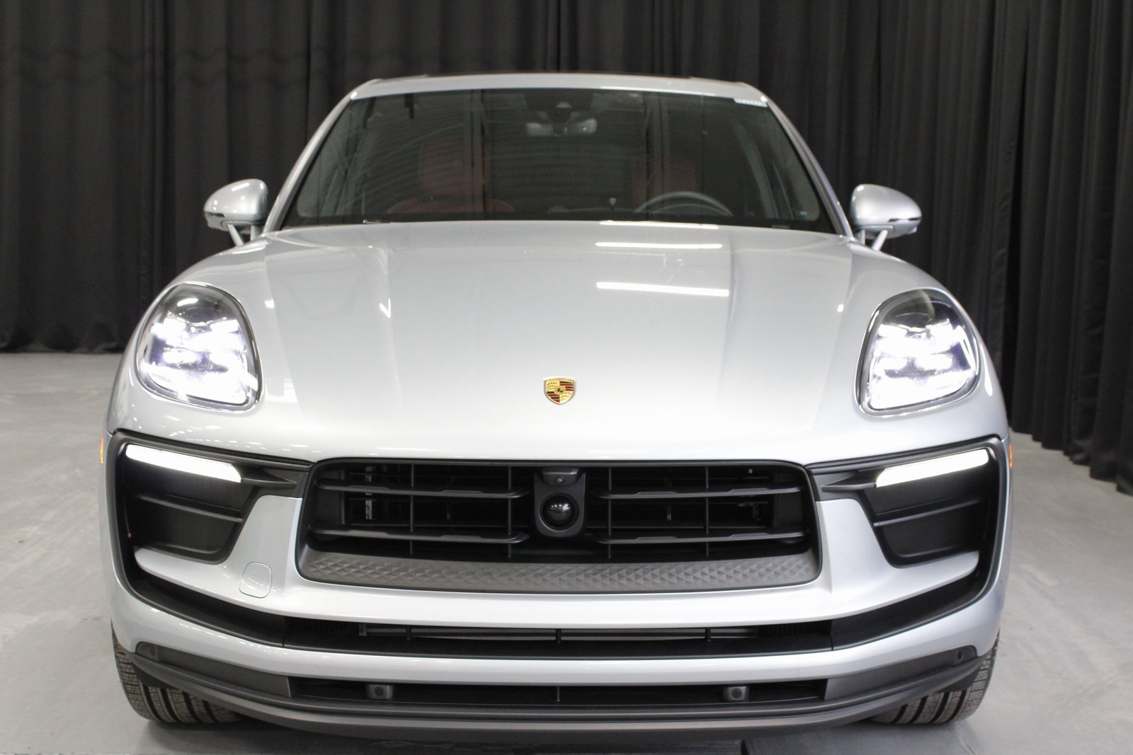 Certified 2025 Porsche Macan image 10