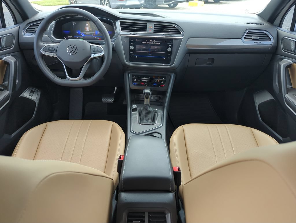Certified 2024 Volkswagen Tiguan SE w/ Panoramic Sunroof Package FWD image 15