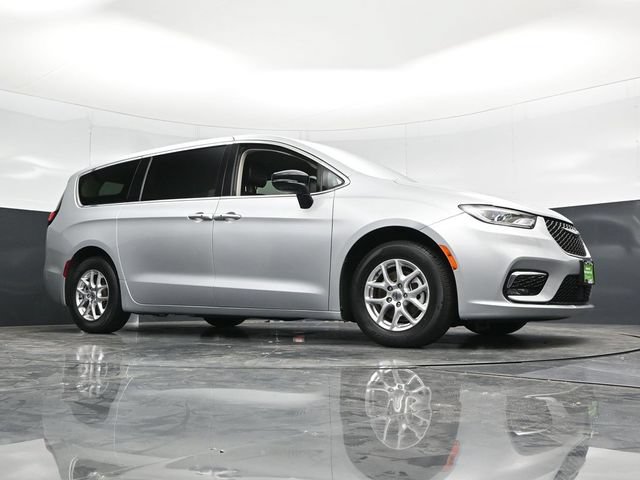Certified 2024 Chrysler Pacifica Touring-L FWD image 56