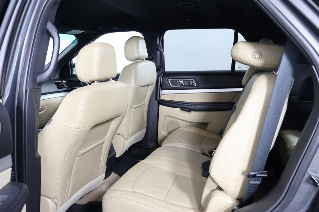 Used 2017 Ford Explorer XLT w/ Equipment Group 202A image 10