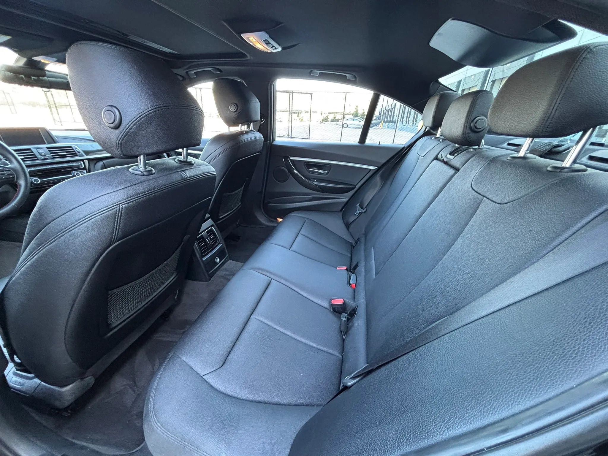 Used 2018 BMW 330i xDrive Sedan w/ Convenience Package image 21