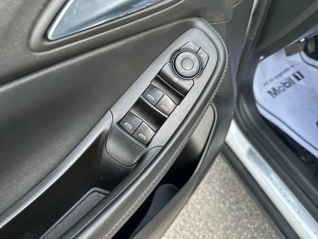 Used 2022 Buick Encore GX Preferred w/ Cold Weather Comfort Package AWD/4WD image 11