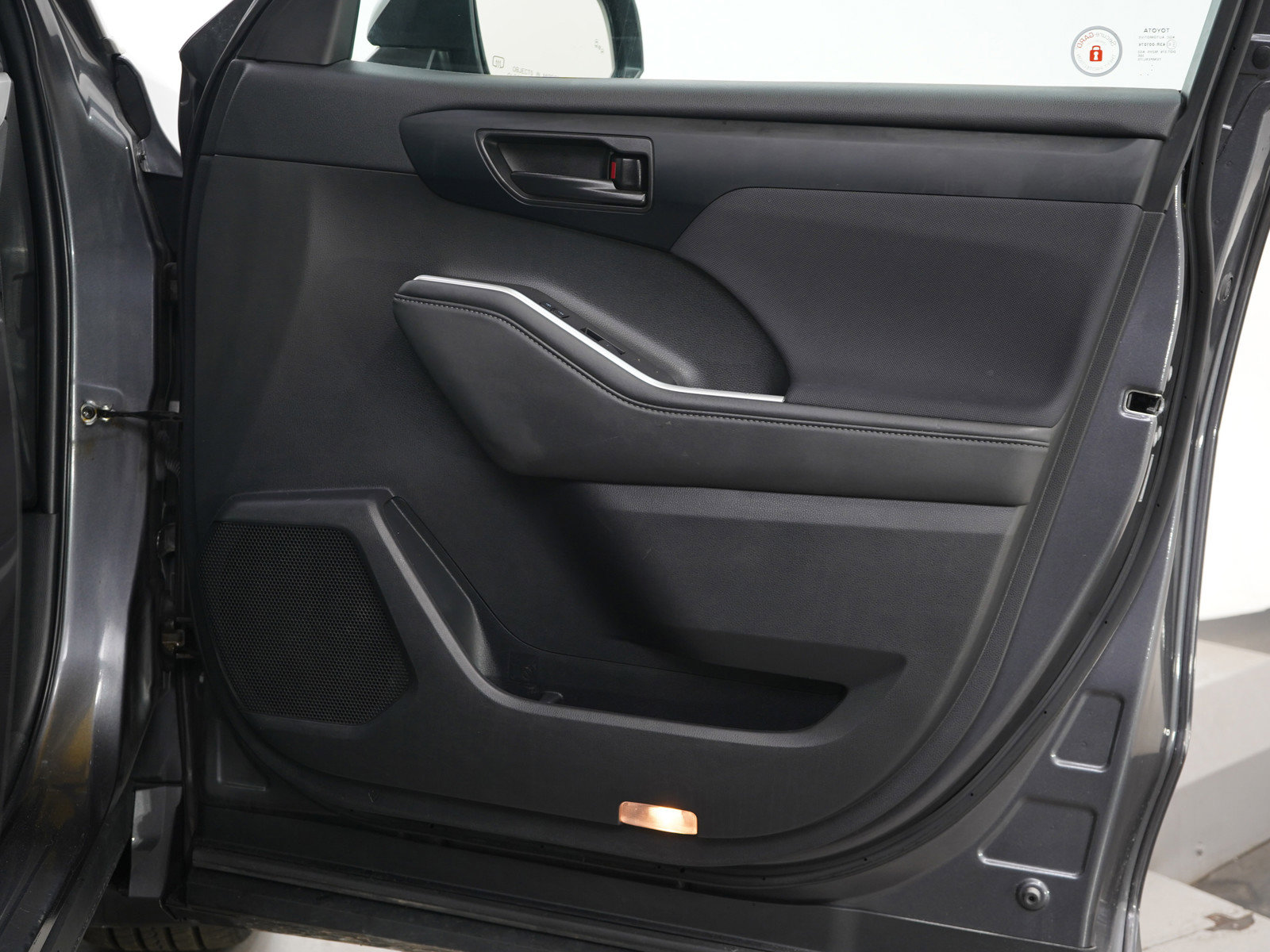 Used 2022 Toyota Highlander LE image 11