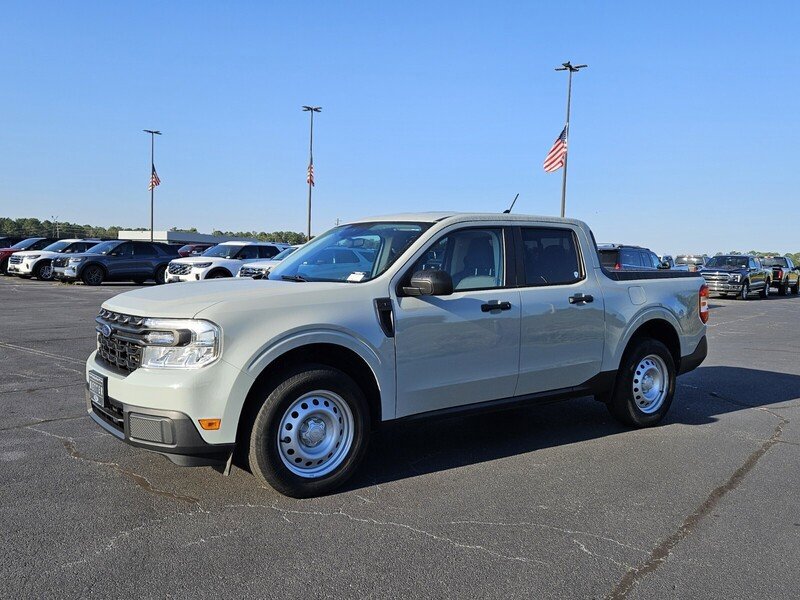 Used 2022 Ford Maverick XL FWD image 3