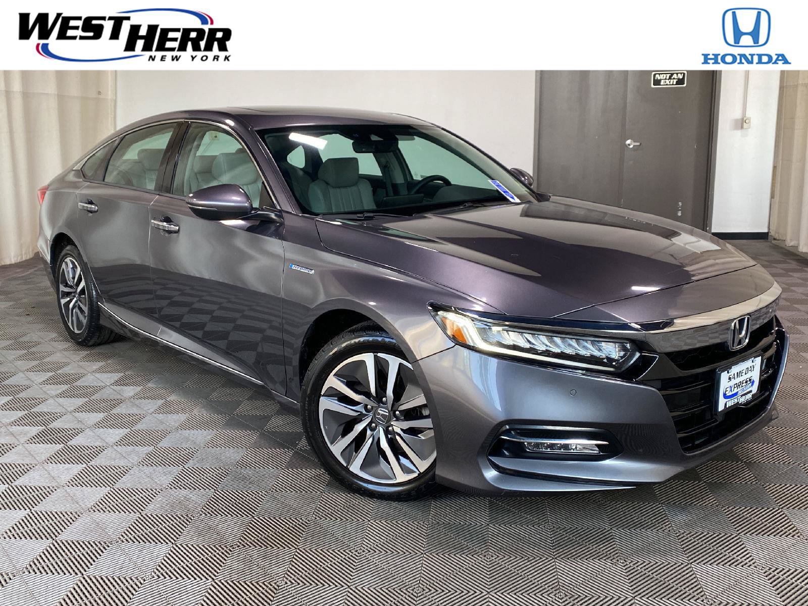 Used 2018 Honda Accord Touring image 1