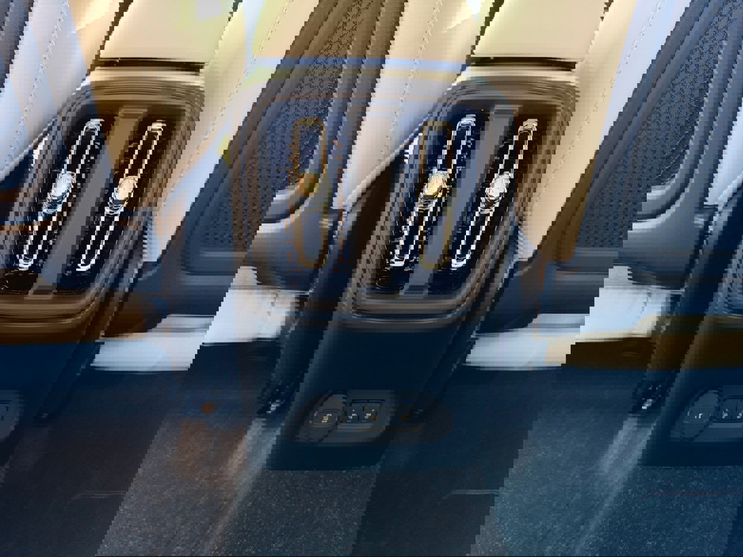 New 2026 Volvo EX40 Plus w/ Climate Package image 23