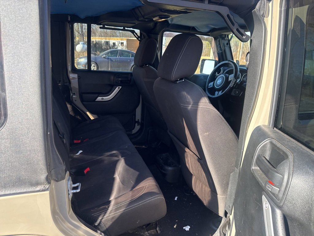 Used 2017 Jeep Wrangler Unlimited Sahara w/ Connectivity Group image 17