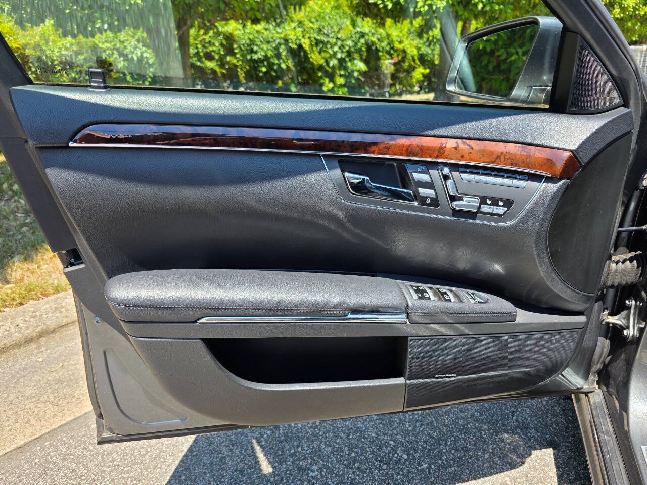 Used 2011 Mercedes-Benz S 550 w/ Sport Pkg Plus One image 9