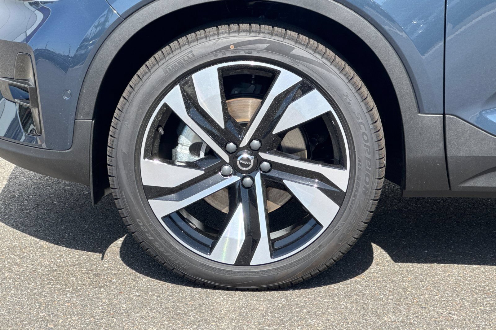 New 2026 Volvo XC40 B5 Ultra w/ Protection Package Premier AWD/4WD image 33