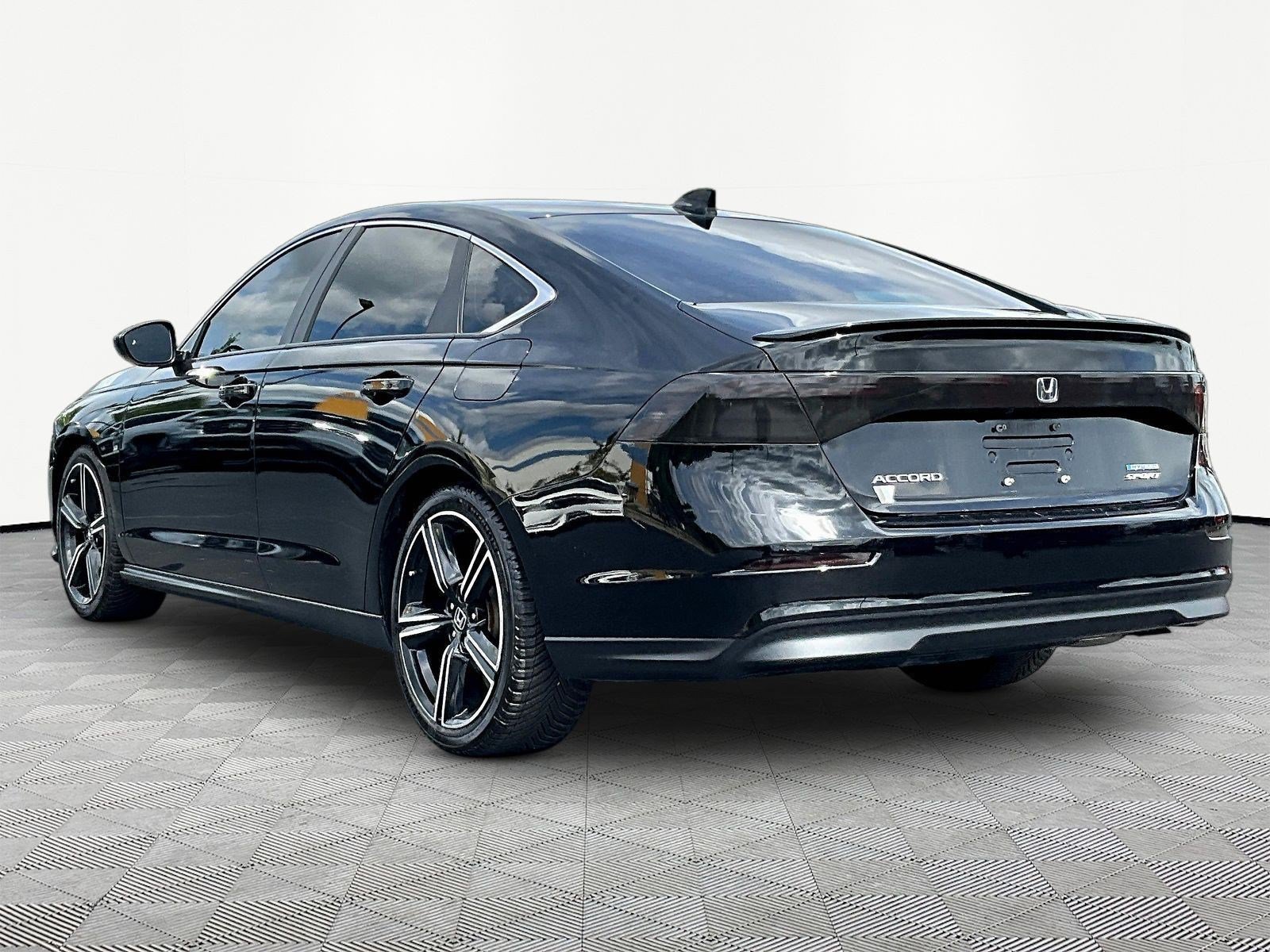 Used 2024 Honda Accord Sport image 4
