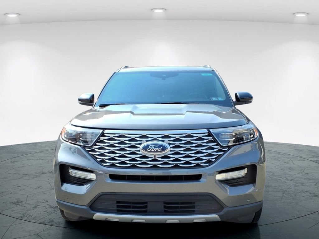 Used 2023 Ford Explorer Platinum w/ Technology Package AWD/4WD image 2