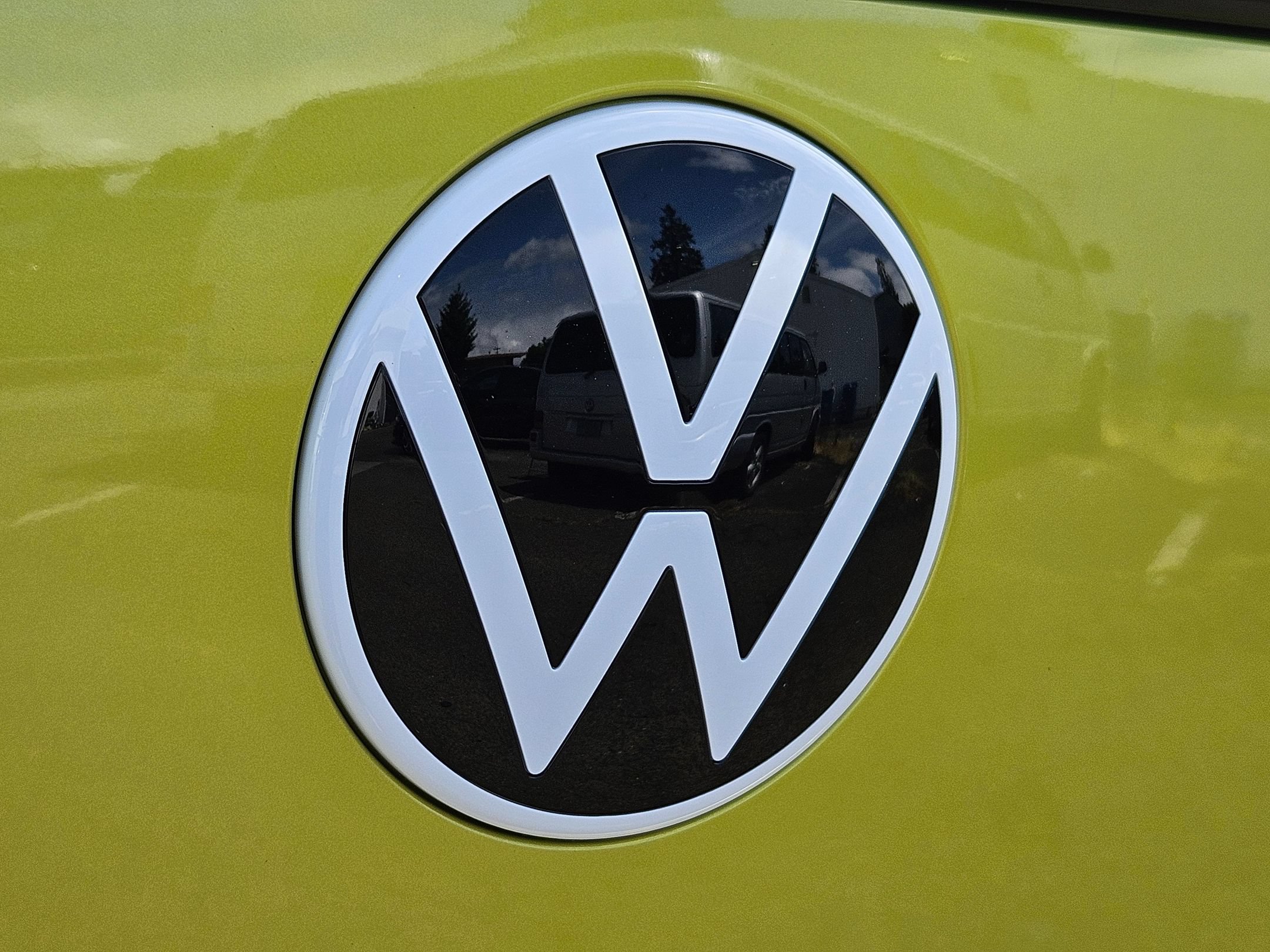 New 2025 Volkswagen ID. Buzz 1st Edition RWD image 25