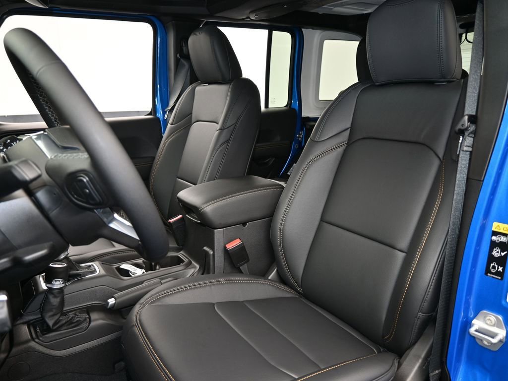 Used 2025 Jeep Wrangler Unlimited Sahara AWD/4WD image 10