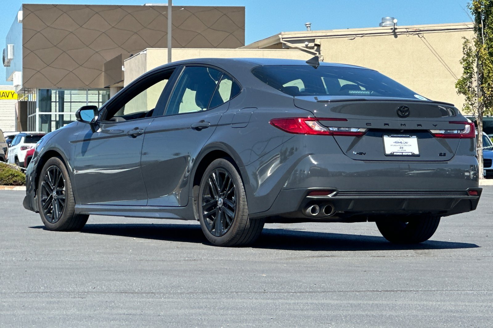 Used 2025 Toyota Camry SE w/ Convenience Package FWD image 6