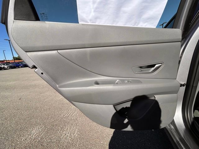 Used 2025 Hyundai Elantra SE FWD image 30